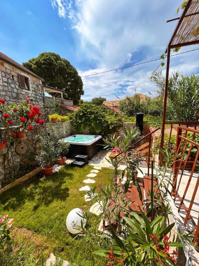 Holiday Home Skala With Hot Tub & Kala With Terrace Pitve Bagian luar foto