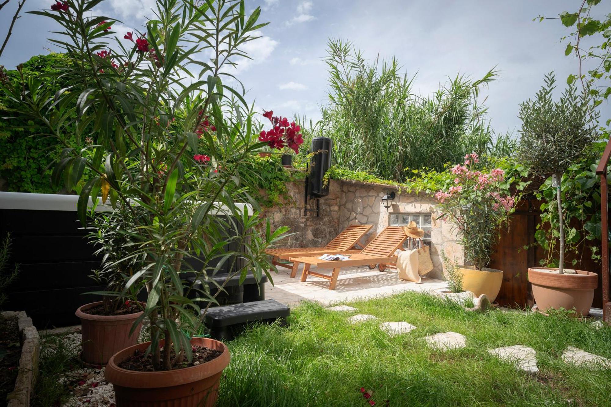 Holiday Home Skala With Hot Tub & Kala With Terrace Pitve Bagian luar foto