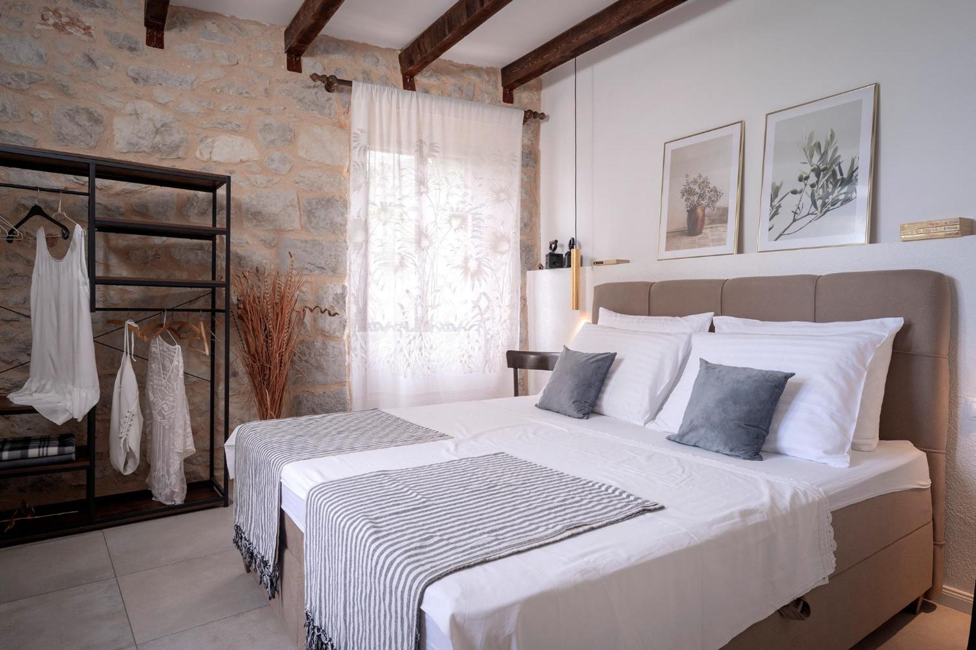 Holiday Home Skala With Hot Tub & Kala With Terrace Pitve Bagian luar foto