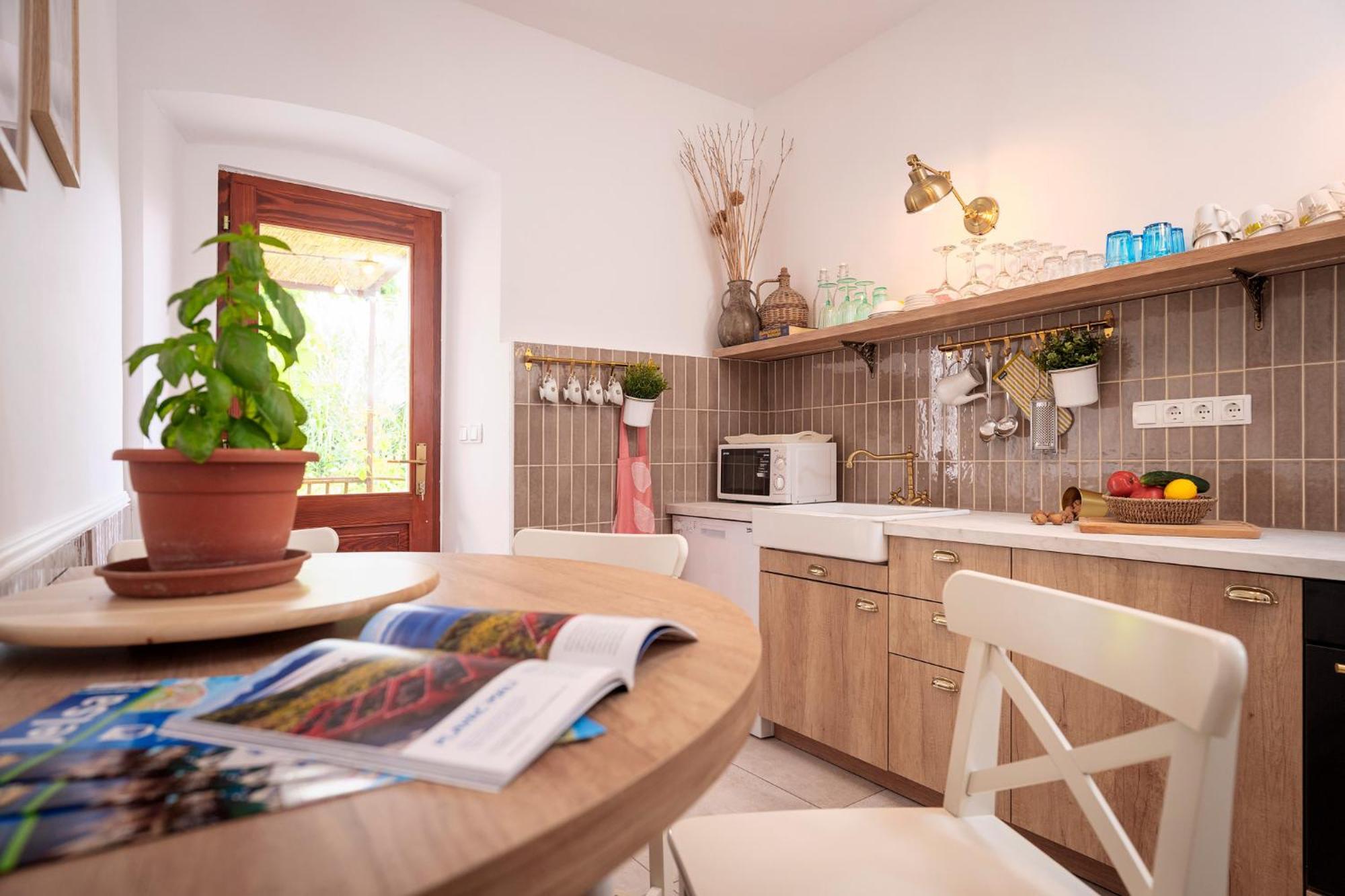 Holiday Home Skala With Hot Tub & Kala With Terrace Pitve Bagian luar foto