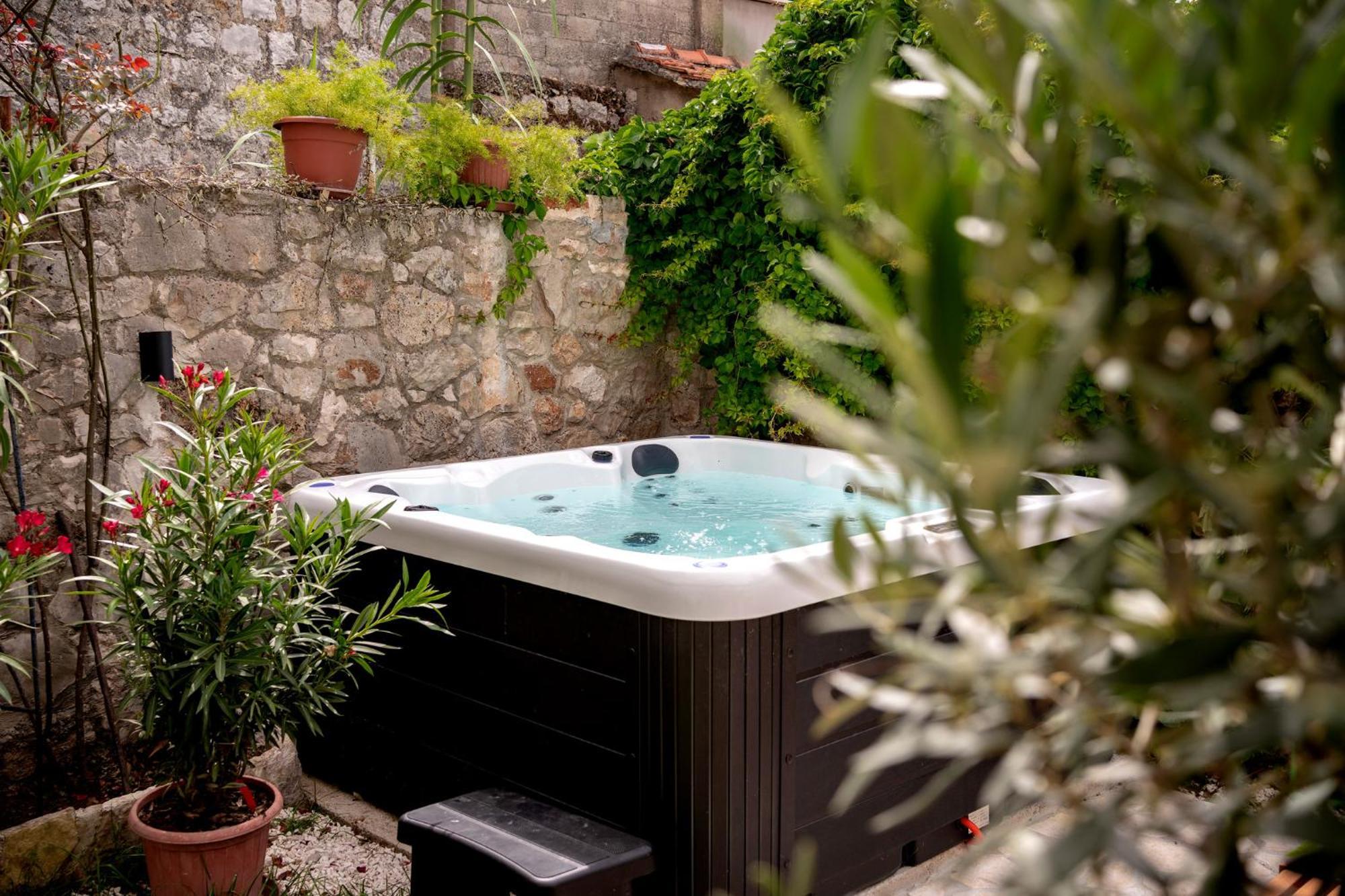 Holiday Home Skala With Hot Tub & Kala With Terrace Pitve Bagian luar foto