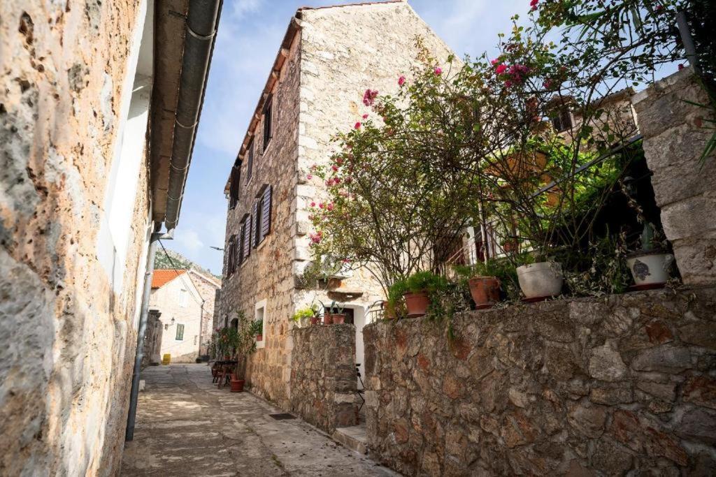 Holiday Home Skala With Hot Tub & Kala With Terrace Pitve Bagian luar foto
