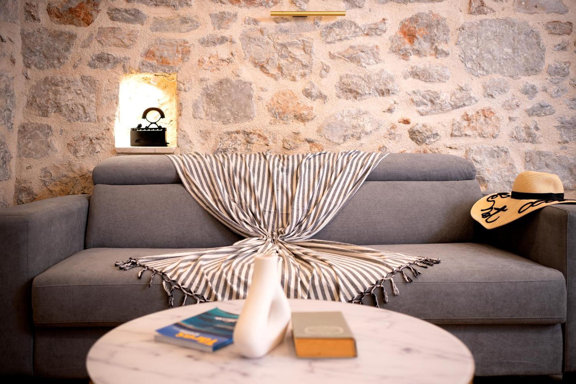 Holiday Home Skala With Hot Tub & Kala With Terrace Pitve Bagian luar foto