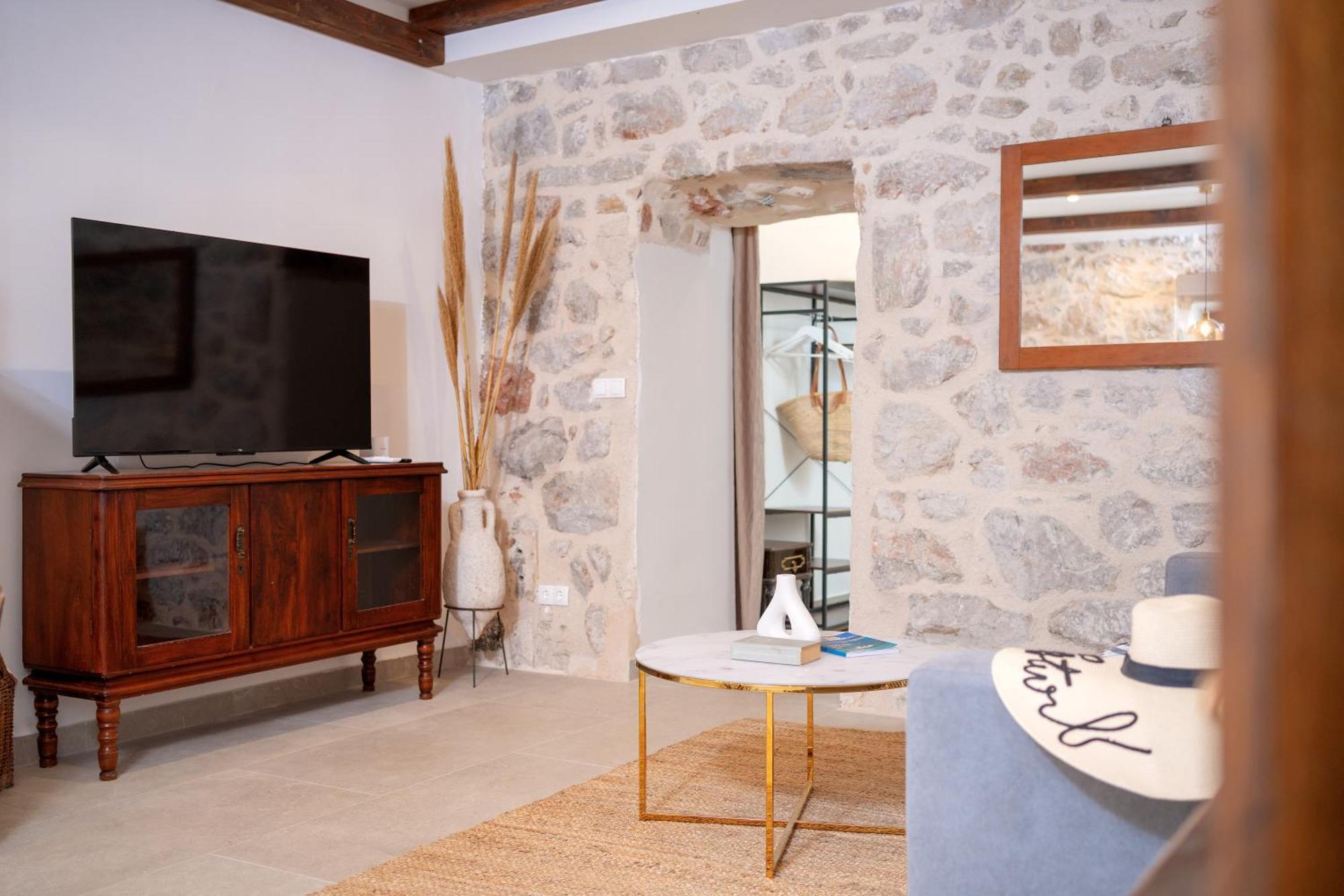 Holiday Home Skala With Hot Tub & Kala With Terrace Pitve Bagian luar foto