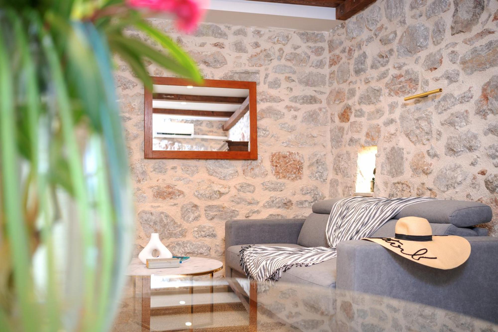 Holiday Home Skala With Hot Tub & Kala With Terrace Pitve Bagian luar foto