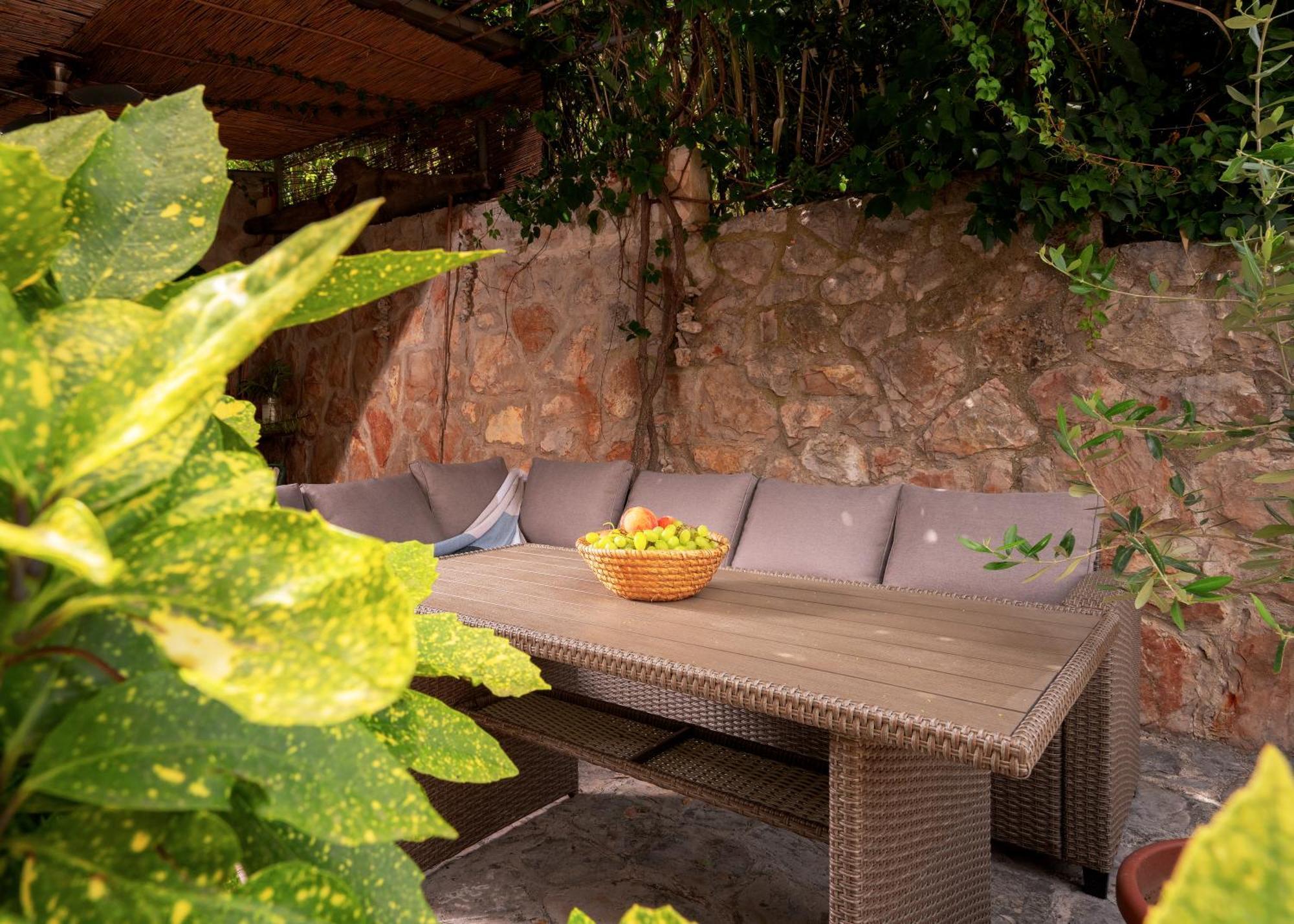 Holiday Home Skala With Hot Tub & Kala With Terrace Pitve Bagian luar foto
