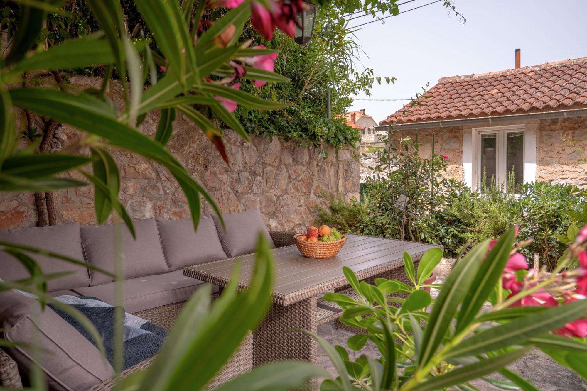 Holiday Home Skala With Hot Tub & Kala With Terrace Pitve Bagian luar foto