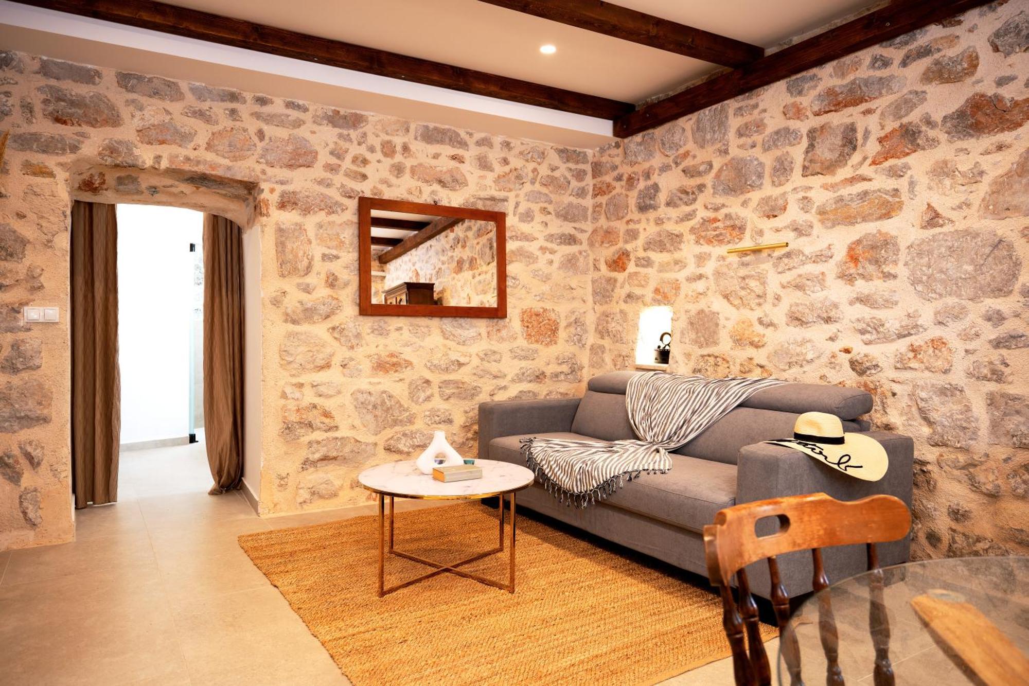 Holiday Home Skala With Hot Tub & Kala With Terrace Pitve Bagian luar foto